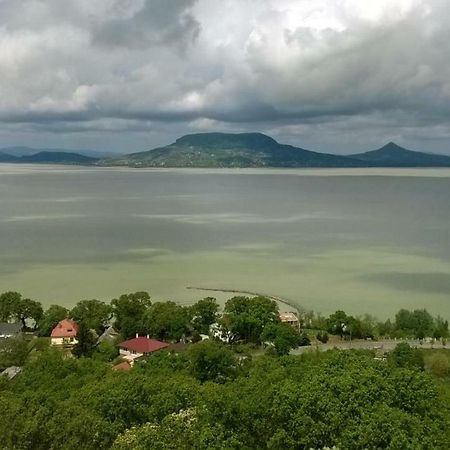 Lovely Apartment At Balatonfenyves Exteriör bild